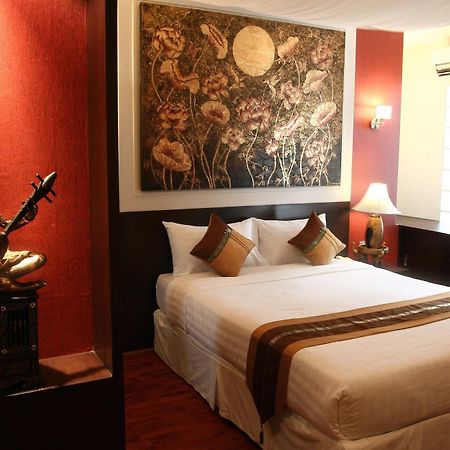 Mirth Sathorn Hotel Bangkok Kültér fotó