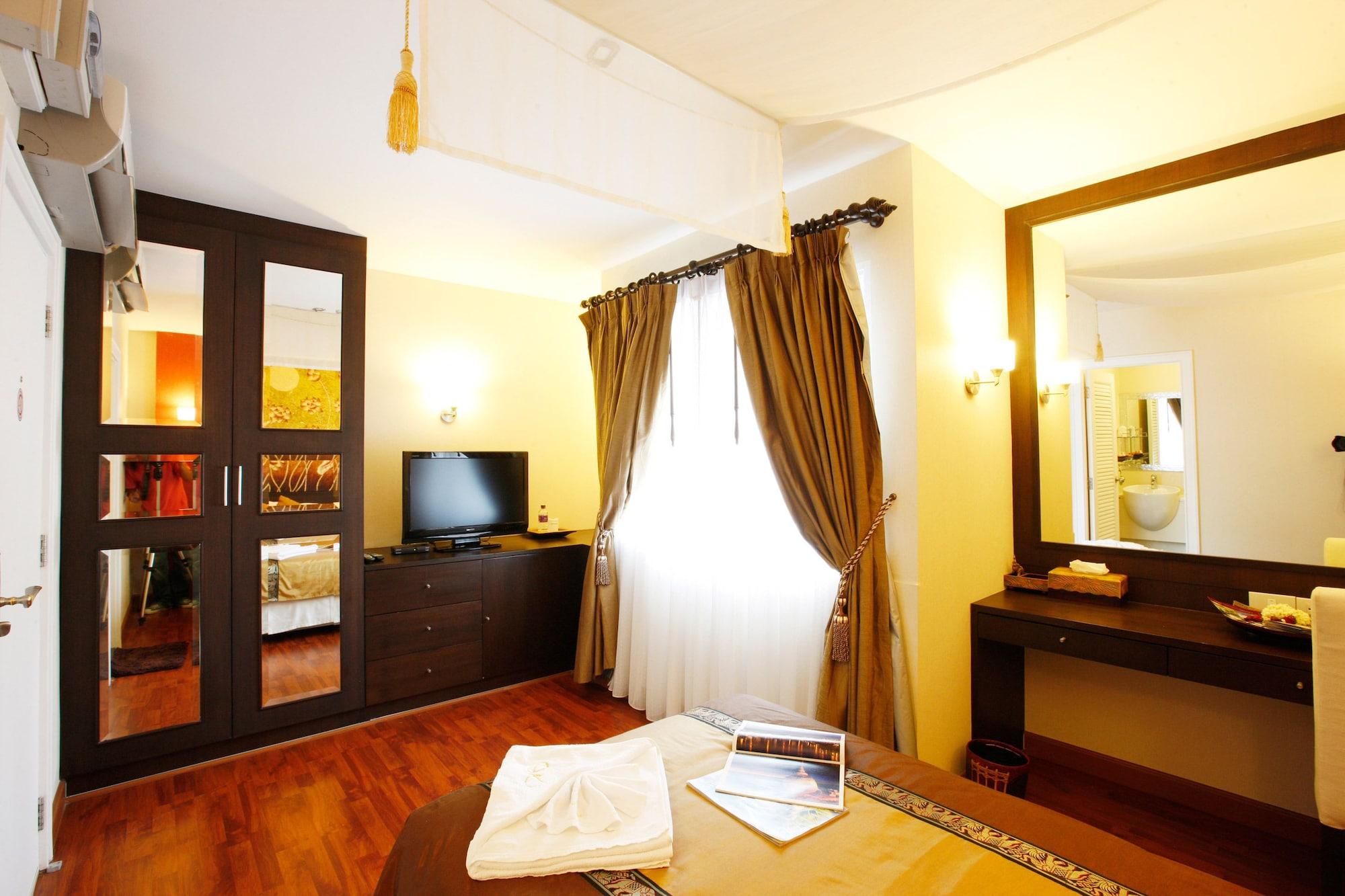 Mirth Sathorn Hotel Bangkok Kültér fotó