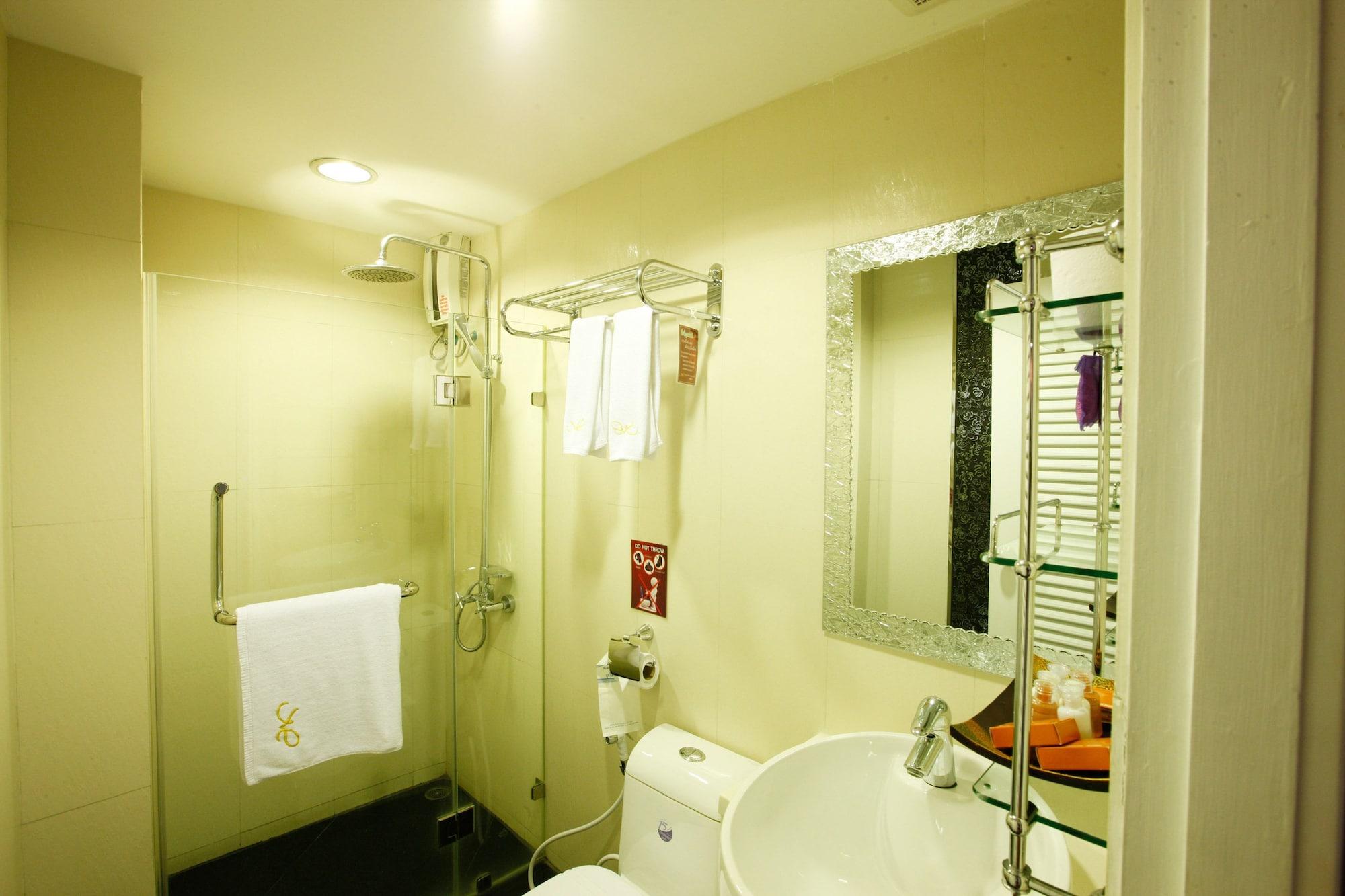 Mirth Sathorn Hotel Bangkok Kültér fotó