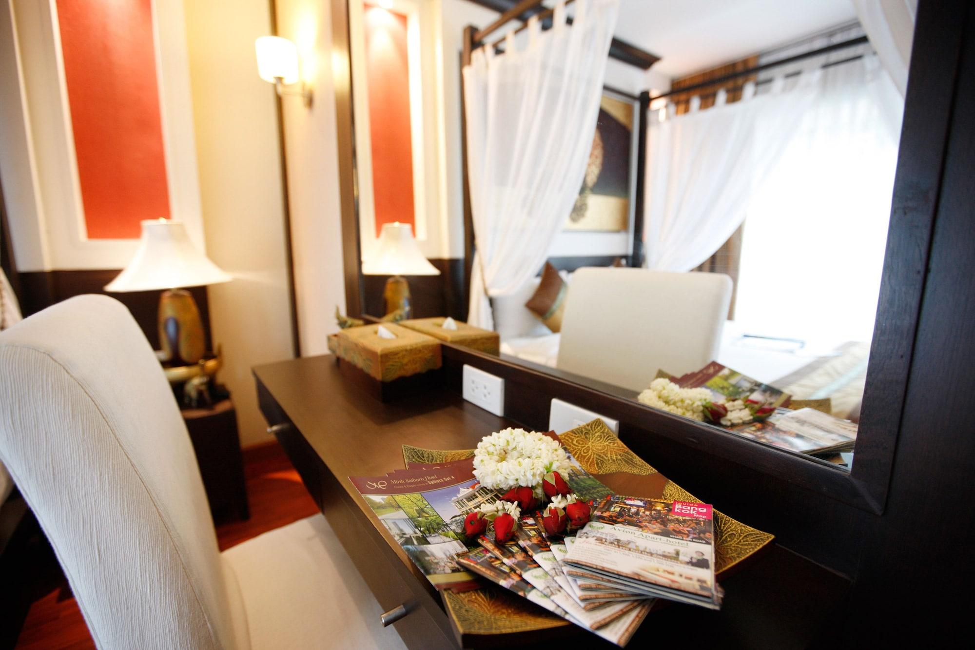 Mirth Sathorn Hotel Bangkok Kültér fotó