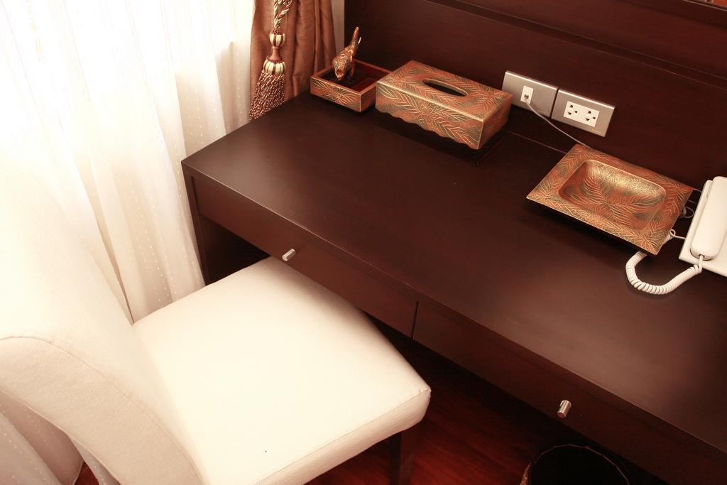 Mirth Sathorn Hotel Bangkok Kültér fotó
