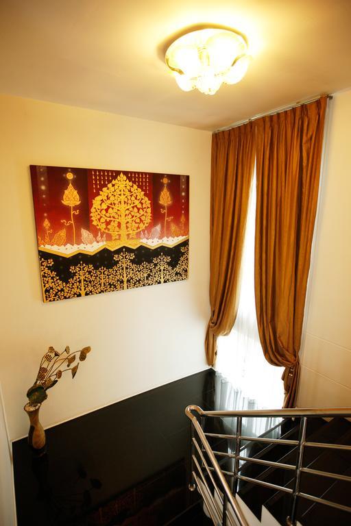 Mirth Sathorn Hotel Bangkok Kültér fotó