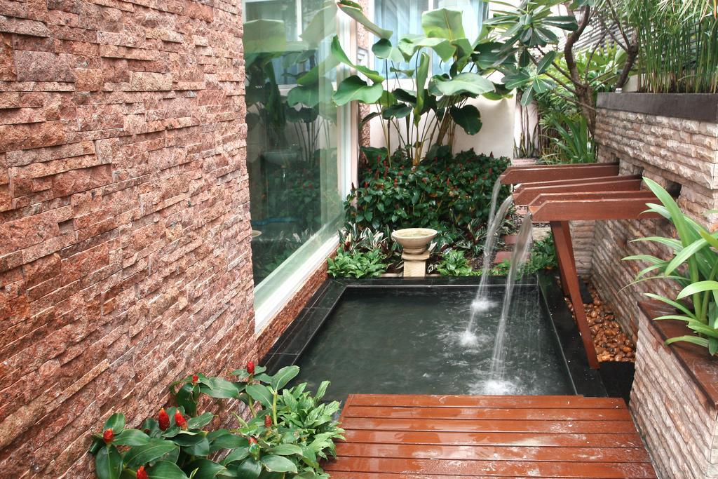 Mirth Sathorn Hotel Bangkok Kültér fotó