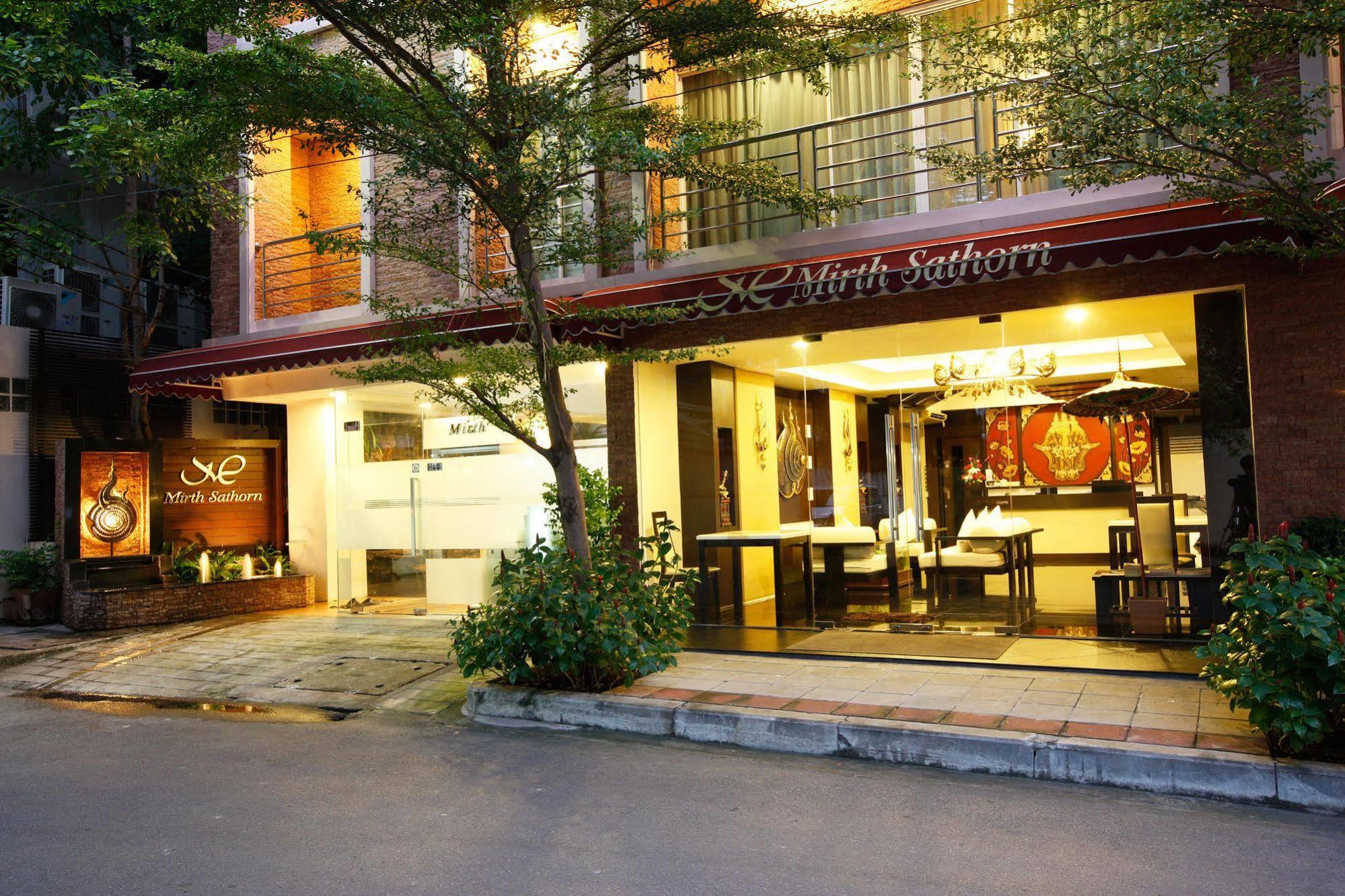 Mirth Sathorn Hotel Bangkok Kültér fotó