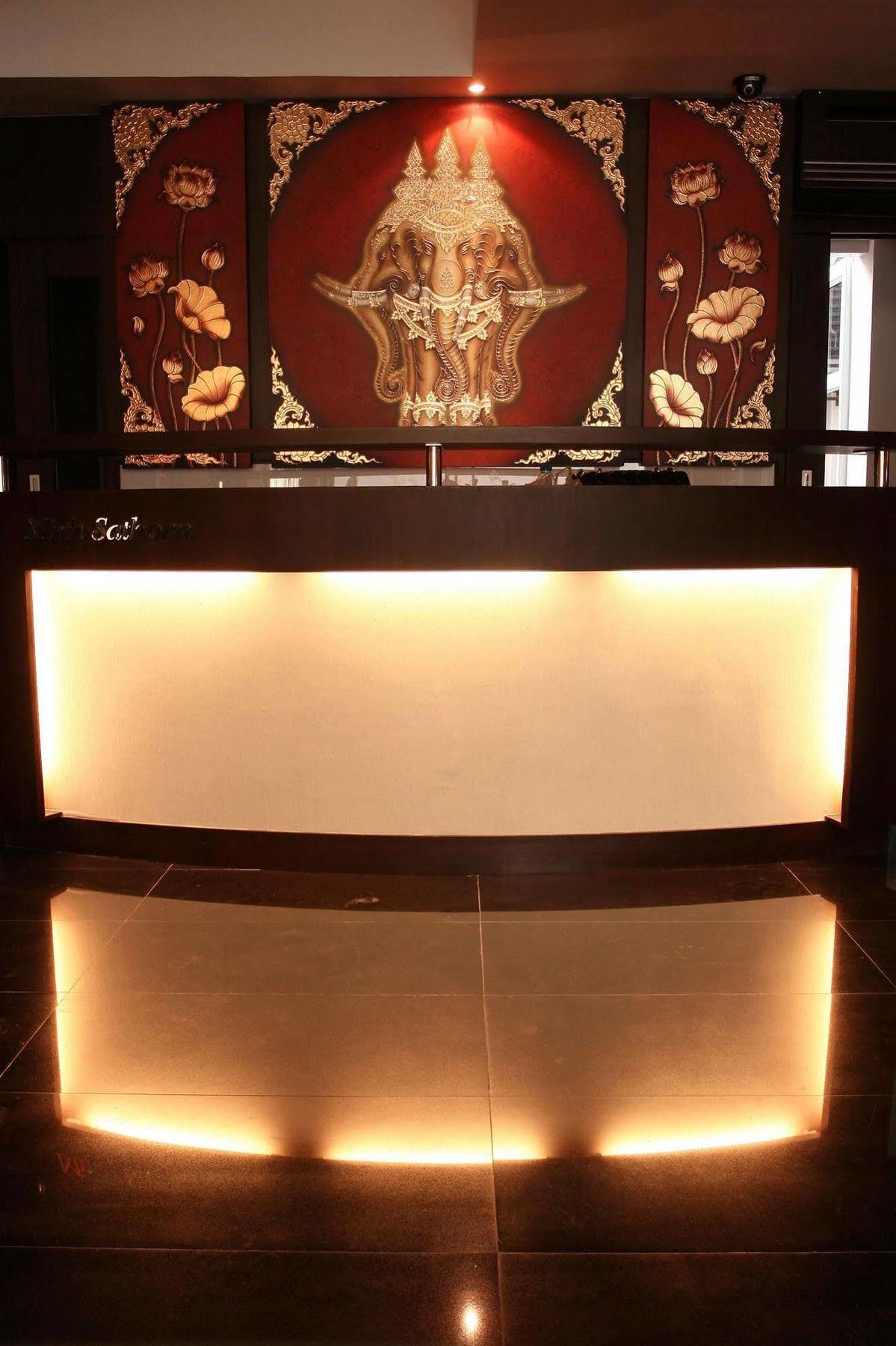 Mirth Sathorn Hotel Bangkok Kültér fotó
