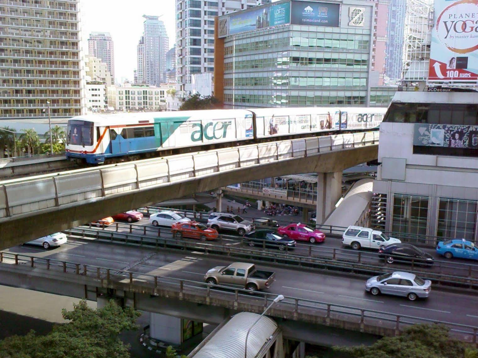 Mirth Sathorn Hotel Bangkok Kültér fotó
